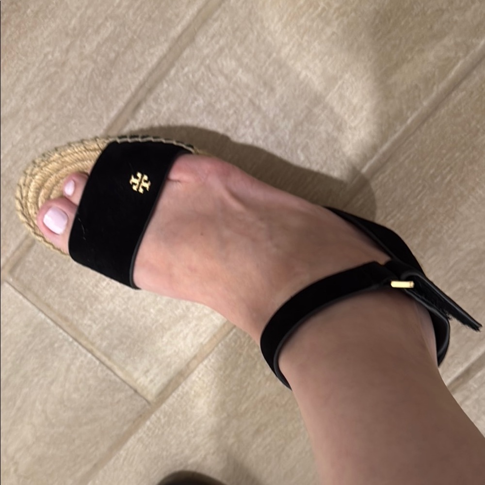 Tory Burch Black and Tan Espadrille Flats great condition 🙌🏻
